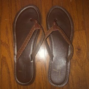Blue Fin brown flip flops